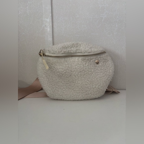 Apana Studio To Street | Cozy Sherpa Belt Bag in off-white - Picture 1 of 6